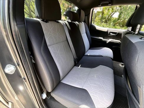 Used 2022 Toyota Tacoma TRD Sport AWD/4WD image 22