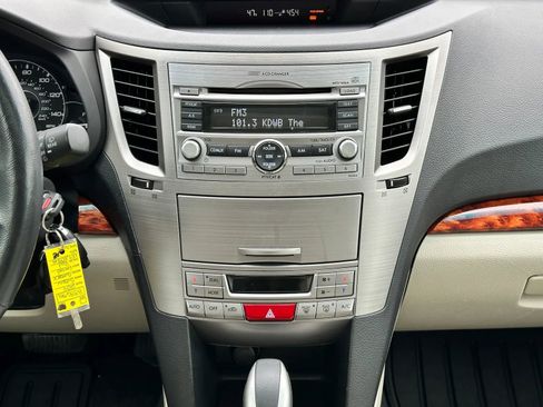 Used 2011 Subaru Outback 2.5i Limited image 19