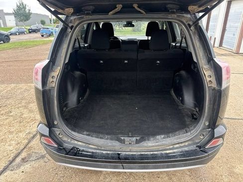 Used 2018 Toyota RAV4 XLE AWD/4WD image 17