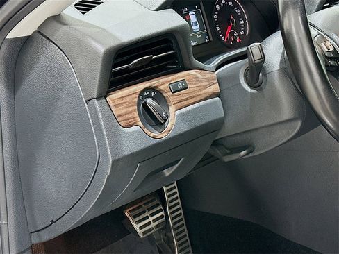 Used 2020 Volkswagen Passat 2.0T SEL image 10