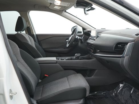 Used 2021 Nissan Rogue SV AWD/4WD image 12