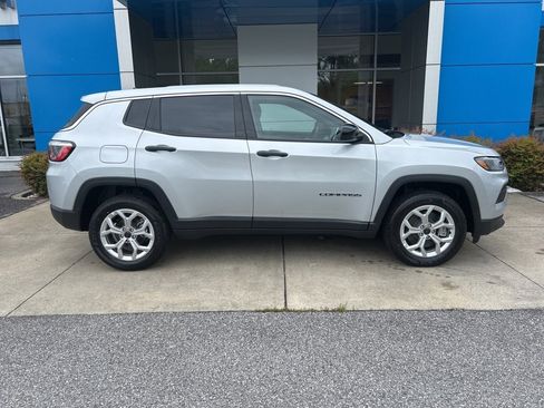 New 2025 Jeep Compass Sport image 3