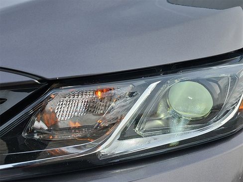 Used 2018 Toyota Camry LE image 30