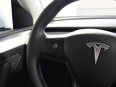 Used 2023 Tesla Model Y Long Range image 29