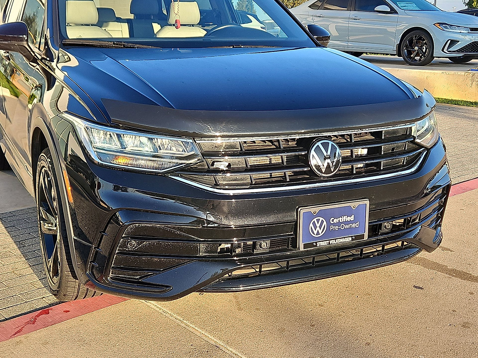Certified 2024 Volkswagen Tiguan SE R-Line w/ MDO Package, Three-Row FWD image 10