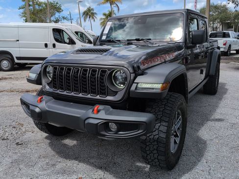 Used 2024 Jeep Gladiator Mojave w/ Technology Group AWD/4WD image 9