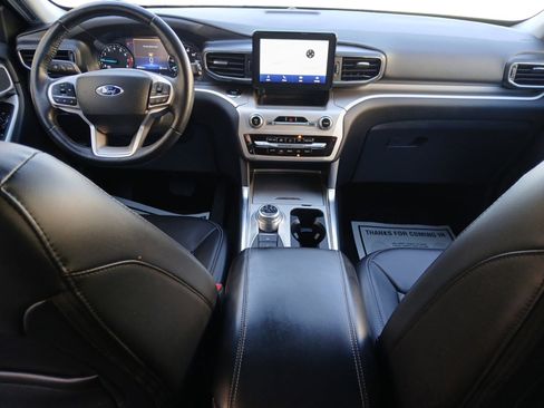 Used 2022 Ford Explorer XLT w/ Equipment Group 202A image 10