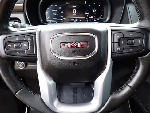 Used 2023 GMC Yukon SLE AWD/4WD image 17
