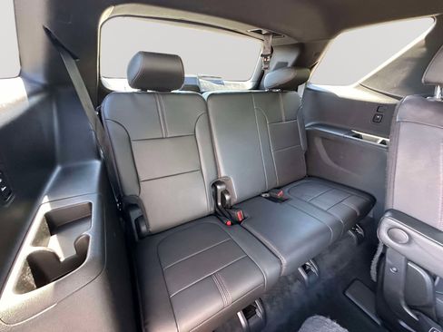Used 2023 Chevrolet Traverse RS AWD/4WD image 35