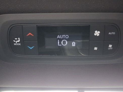 Used 2020 Chrysler Pacifica Touring-L w/ S Appearance Package FWD image 12