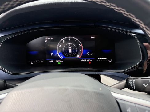 Used 2024 Volkswagen Taos SE image 18