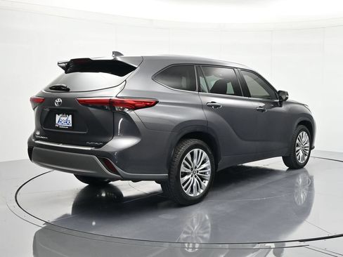 Used 2023 Toyota Highlander Platinum FWD image 5