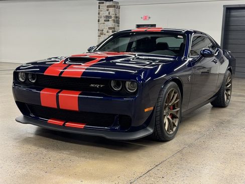 Used 2016 Dodge Challenger SRT Hellcat RWD image 3
