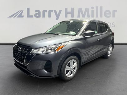 New 2025 Nissan Kicks S