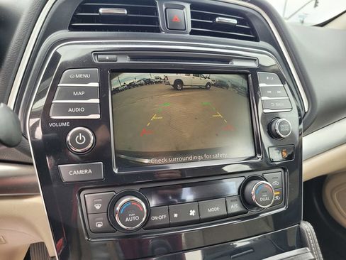 Used 2023 Nissan Maxima SV w/ Floor Mat Group image 17