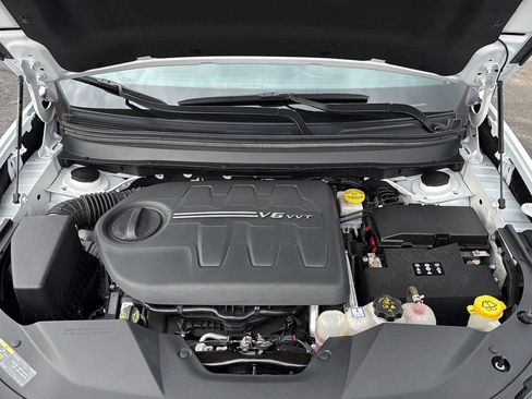 Used 2020 Jeep Cherokee Trailhawk w/ Cold Weather Group image 40