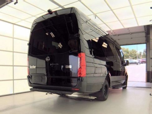 Used 2019 Mercedes-Benz Sprinter 170 w/ Driver Convenience Package image 2