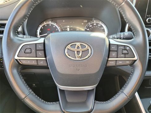 Used 2023 Toyota Highlander LE image 30