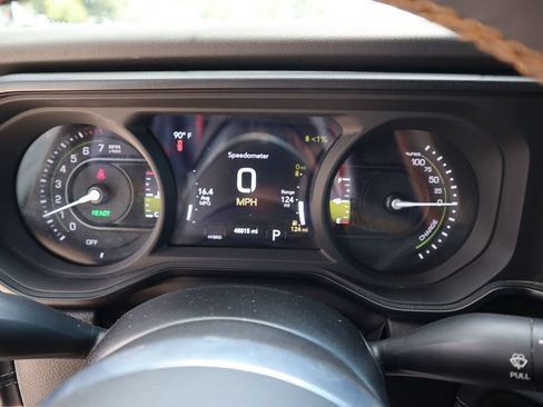 Used 2024 Jeep Wrangler Unlimited Sahara w/ Technology Group AWD/4WD image 26