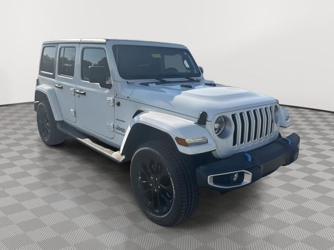 Used 2023 Jeep Wrangler Unlimited Sahara w/ Cold Weather Group AWD/4WD image 7