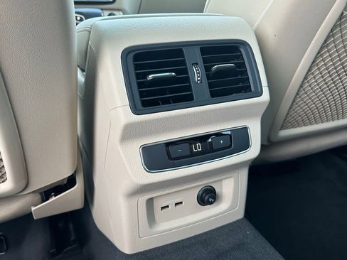 Used 2025 Audi Q5 2.0T Premium Plus w/ Premium Plus Package image 61