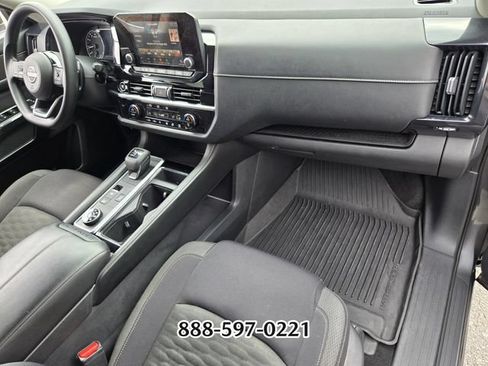 Used 2022 Nissan Pathfinder S AWD/4WD image 19