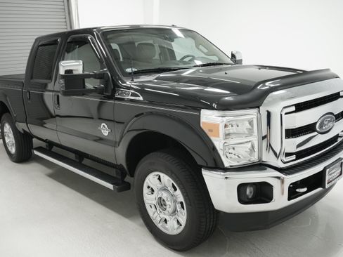 Used 2013 Ford F250 Lariat w/ Lariat Ultimate Pkg AWD/4WD image 3