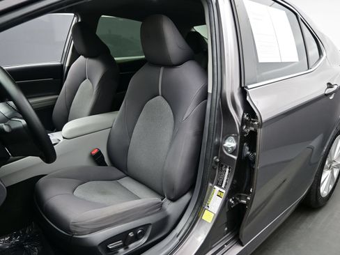 Used 2022 Toyota Camry LE FWD image 11