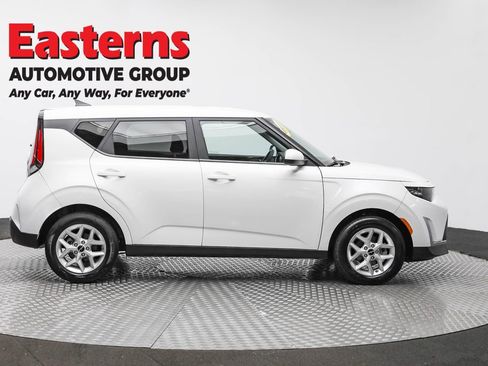 Used 2025 Kia Soul LX w/ LX Technology Package image 4