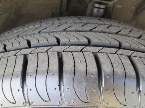 Used 2022 Subaru Outback Premium image 9