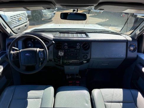 Used 2016 Ford F550 4x4 Crew Cab Super Duty w/ Power Equipment Group image 21