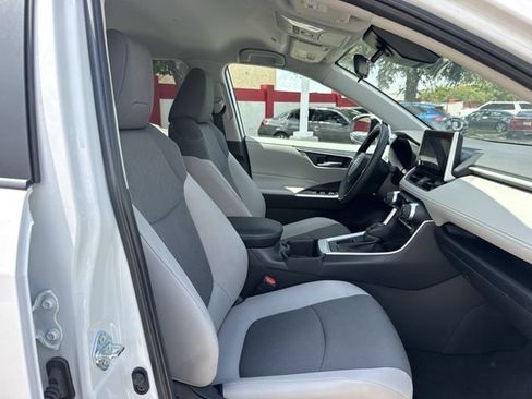 Used 2025 Toyota RAV4 XLE FWD image 29