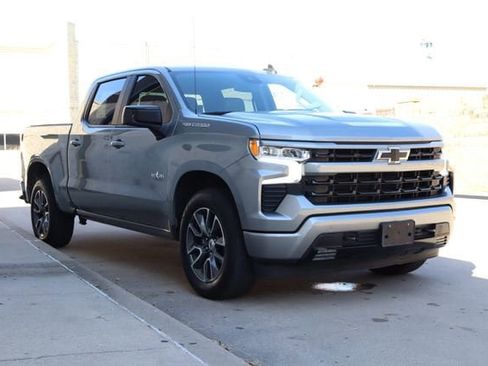 Used 2023 Chevrolet Silverado 1500 RST RWD image 2