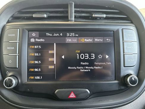 Certified 2023 Kia Soul LX FWD image 14