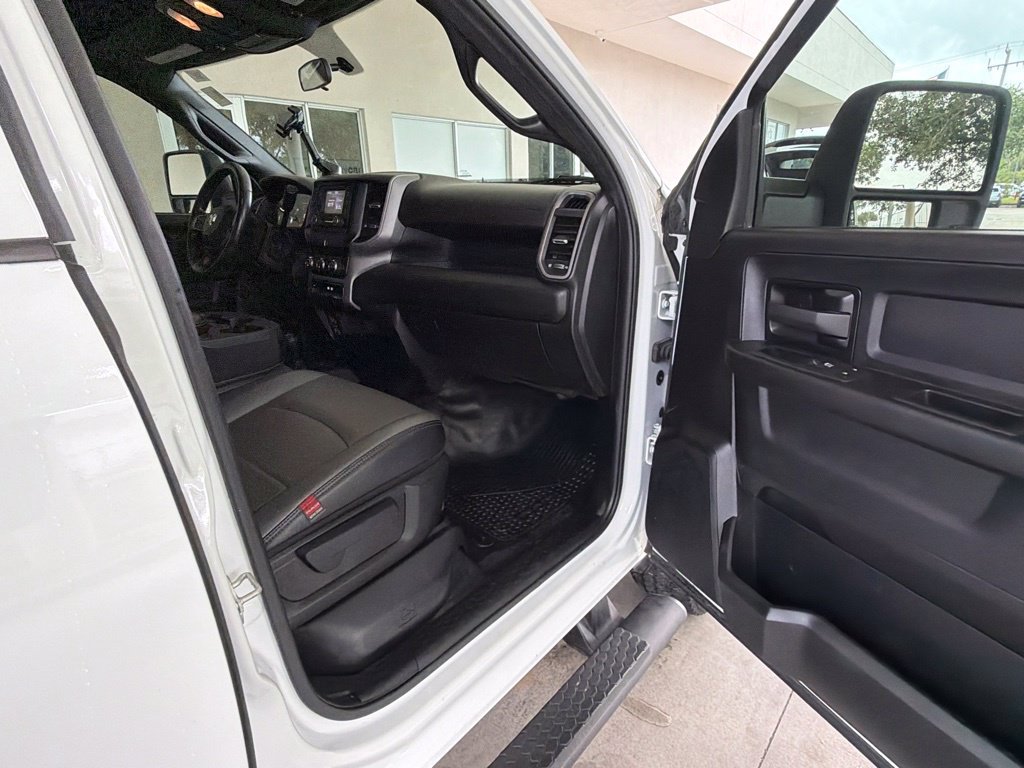 Used 2024 RAM 2500 Tradesman w/ Chrome Appearance Group AWD/4WD image 30