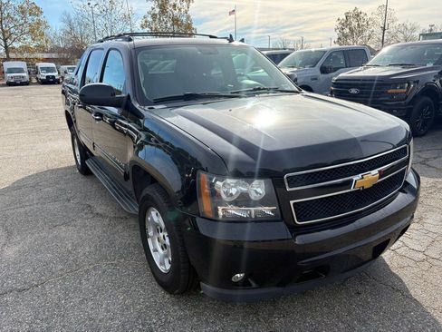 Used 2013 Chevrolet Avalanche LS image 3