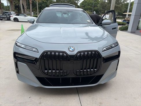 Used 2024 BMW 760i xDrive w/ Executive Package AWD/4WD image 2
