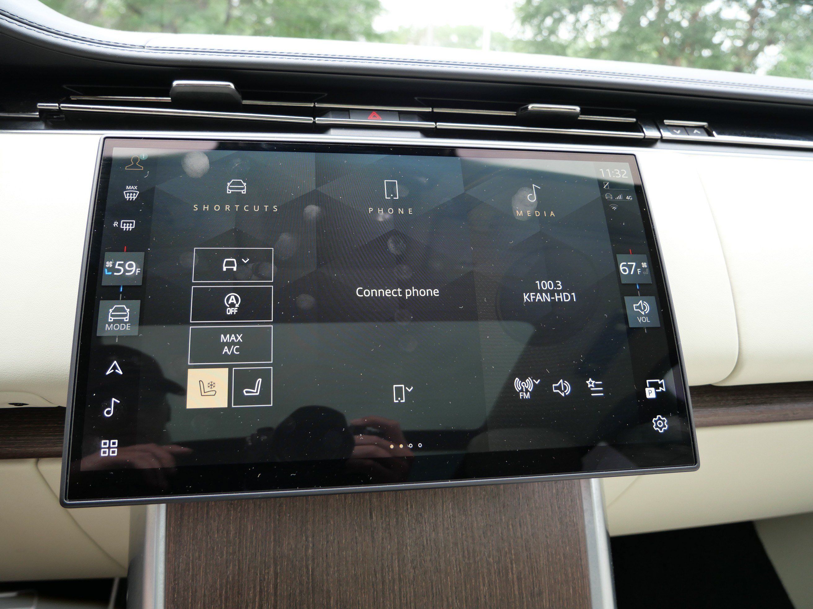 Certified 2025 Land Rover Range Rover SE AWD/4WD image 22