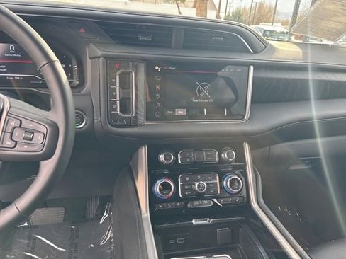 Used 2024 GMC Yukon XL Denali image 20