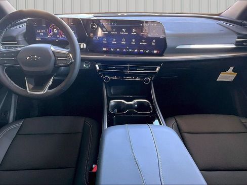 New 2026 Chevrolet Traverse LT w/ Driver Confidence Package FWD image 2