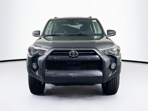 Used 2020 Toyota 4Runner SR5 AWD/4WD image 2