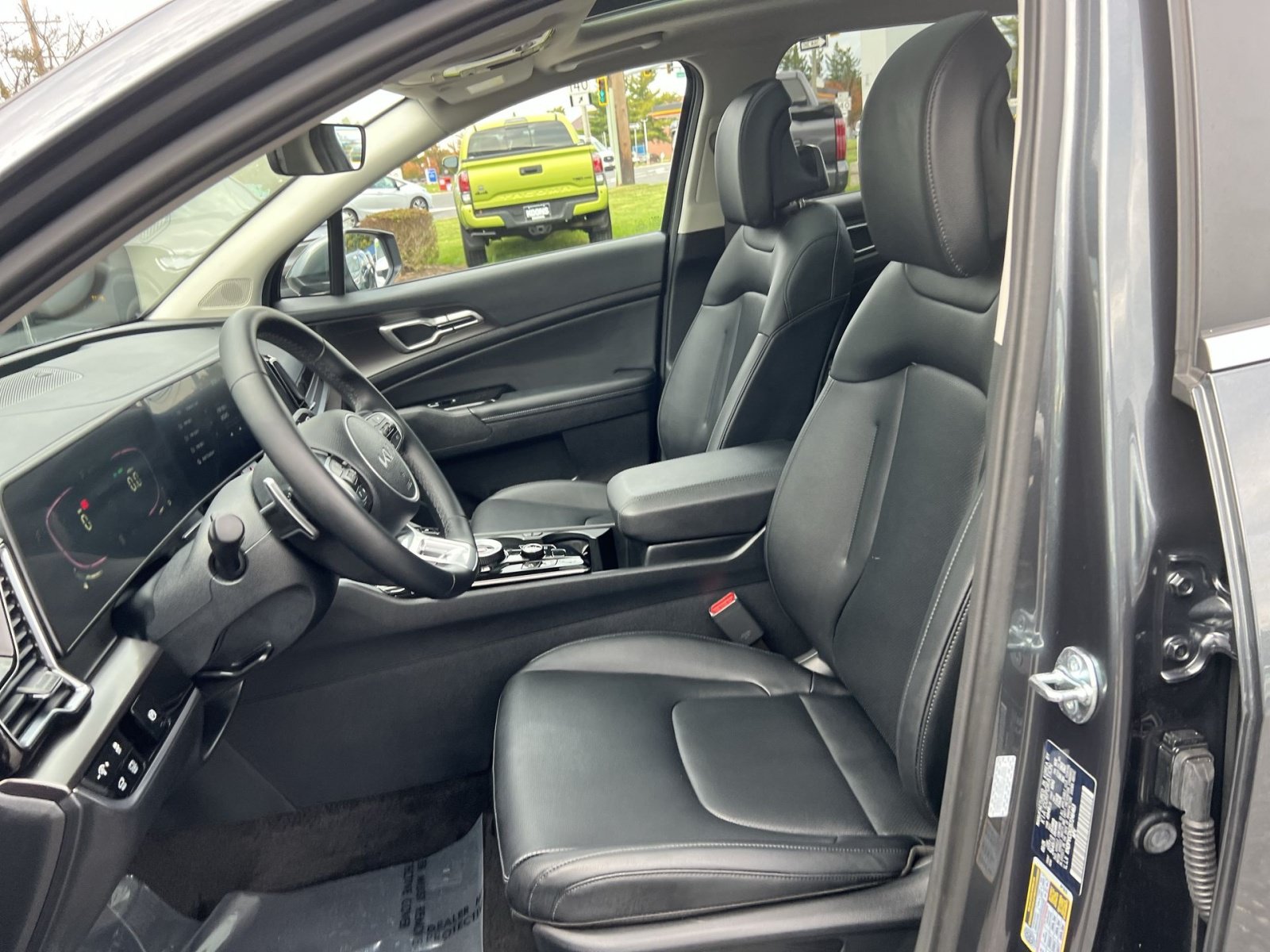 Used 2025 Kia Sportage EX w/ EX Premium Package AWD/4WD image 13