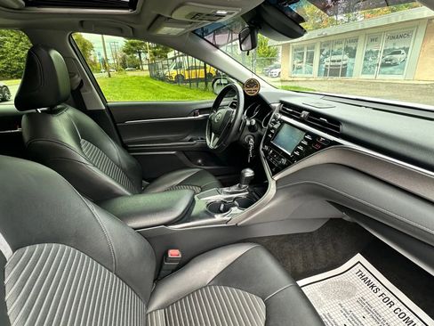 Used 2018 Toyota Camry SE image 10