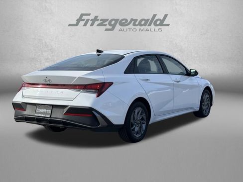 Used 2024 Hyundai Elantra SEL FWD image 5