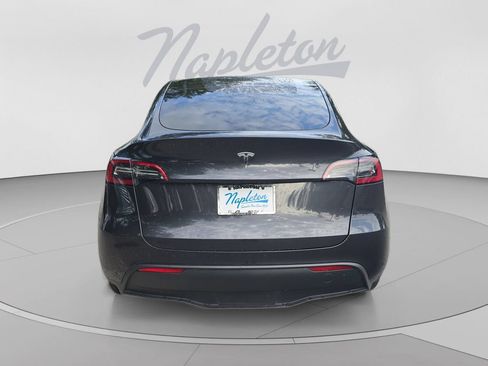 Used 2024 Tesla Model Y Long Range RWD image 7