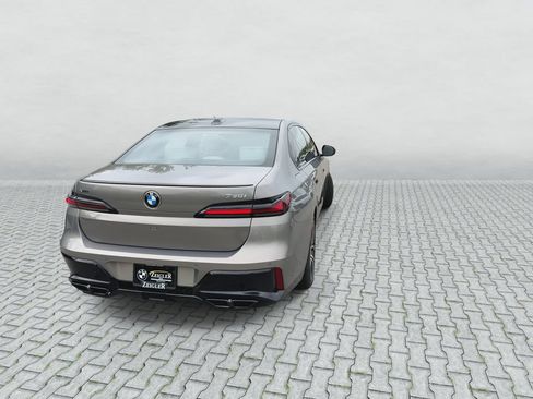 Used 2026 BMW 760i xDrive w/ Executive Package AWD/4WD image 8