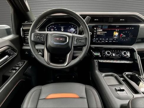 Used 2024 GMC Sierra 2500 AT4 w/ AT4 Preferred Package AWD/4WD image 9