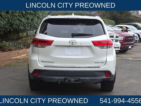 Used 2018 Toyota Highlander XLE image 4