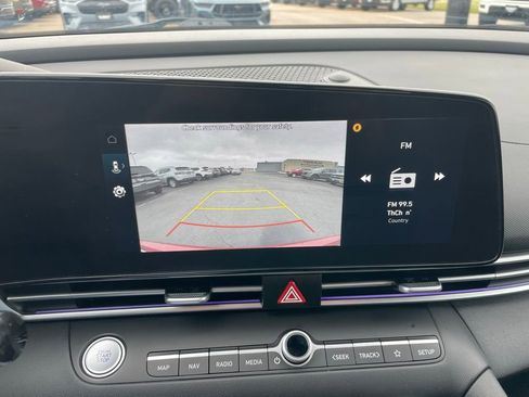 Used 2025 Hyundai Elantra SEL FWD image 18