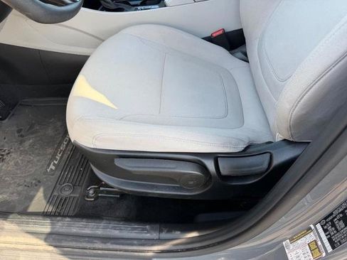 Used 2025 Hyundai Tucson SE FWD image 19
